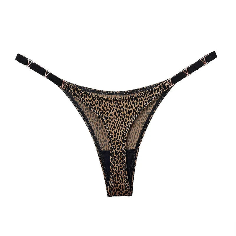 Curvalu Calcinha T-back Estampa Animal Print com Detalhe Metálico